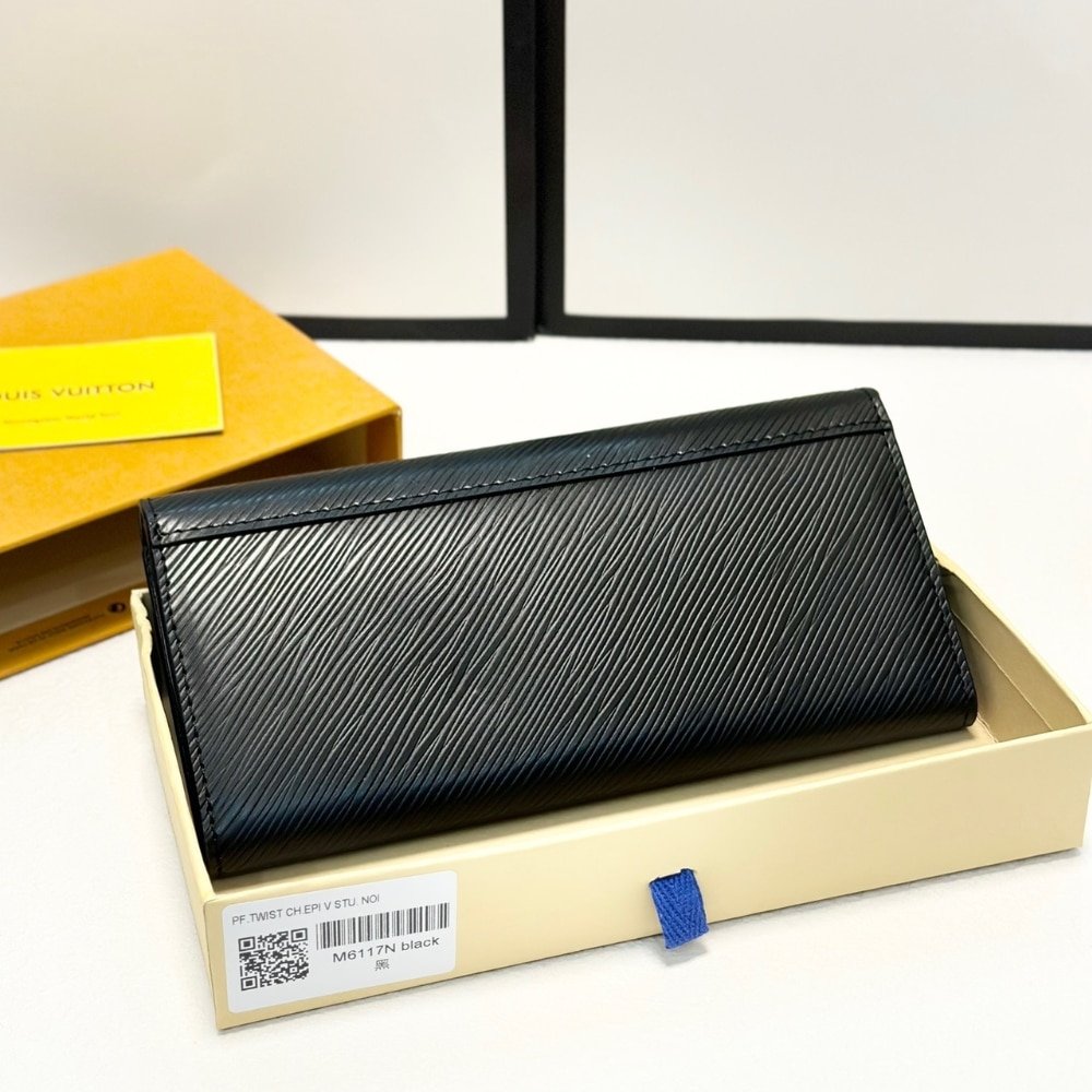 L0vis Vvtt0n Twist Wallet Leather Black 19Cm M68309