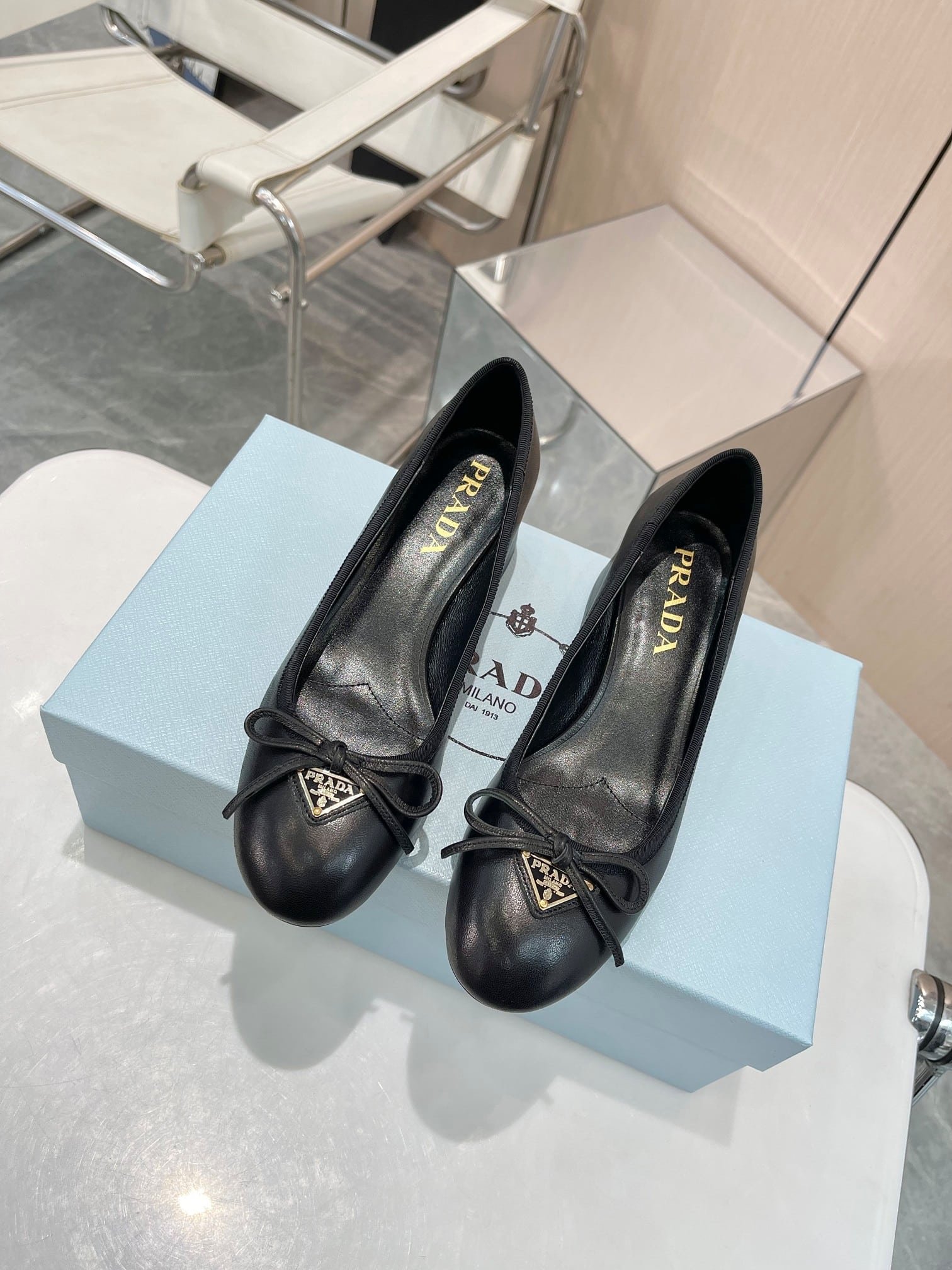 Pra*a Triangle Logo Bow Pump In Black