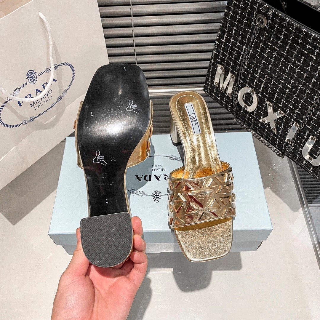 Pra*a Ciabatte Spazzolato Borchie Sandals Gold