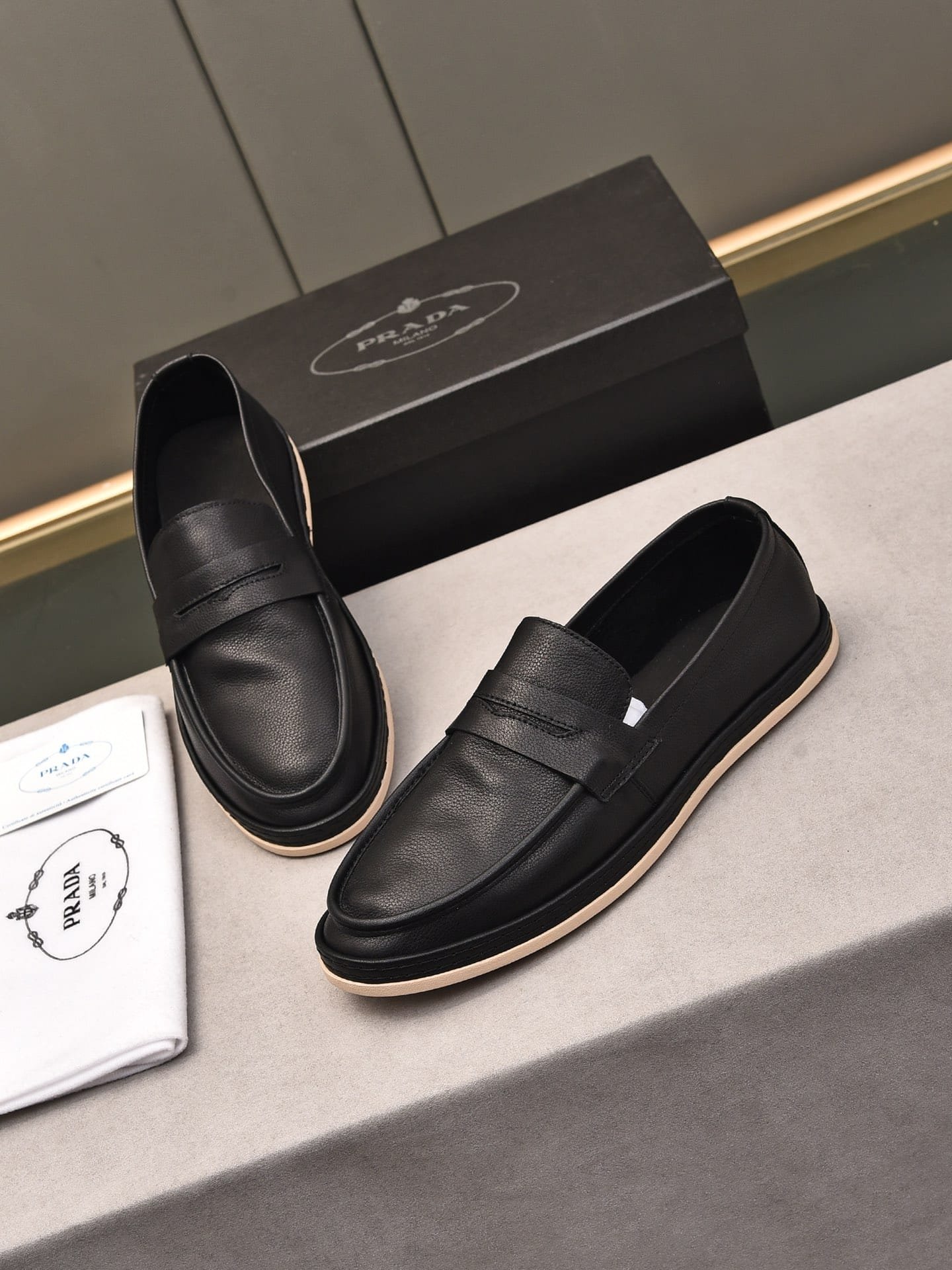 Pra*a Men’S Flat Loafers Leather Black