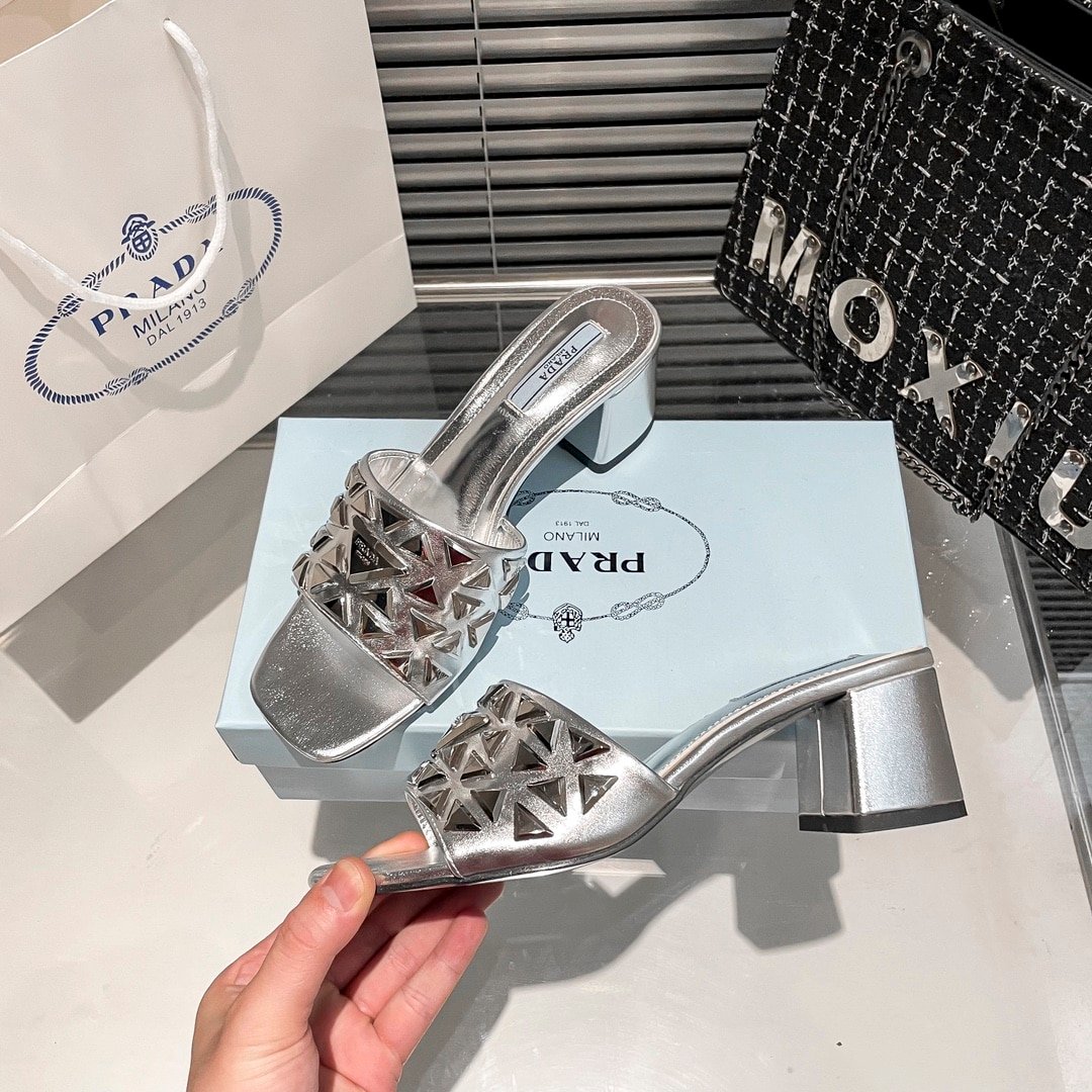 Pra*a Ciabatte Spazzolato Borchie Sandals Silver