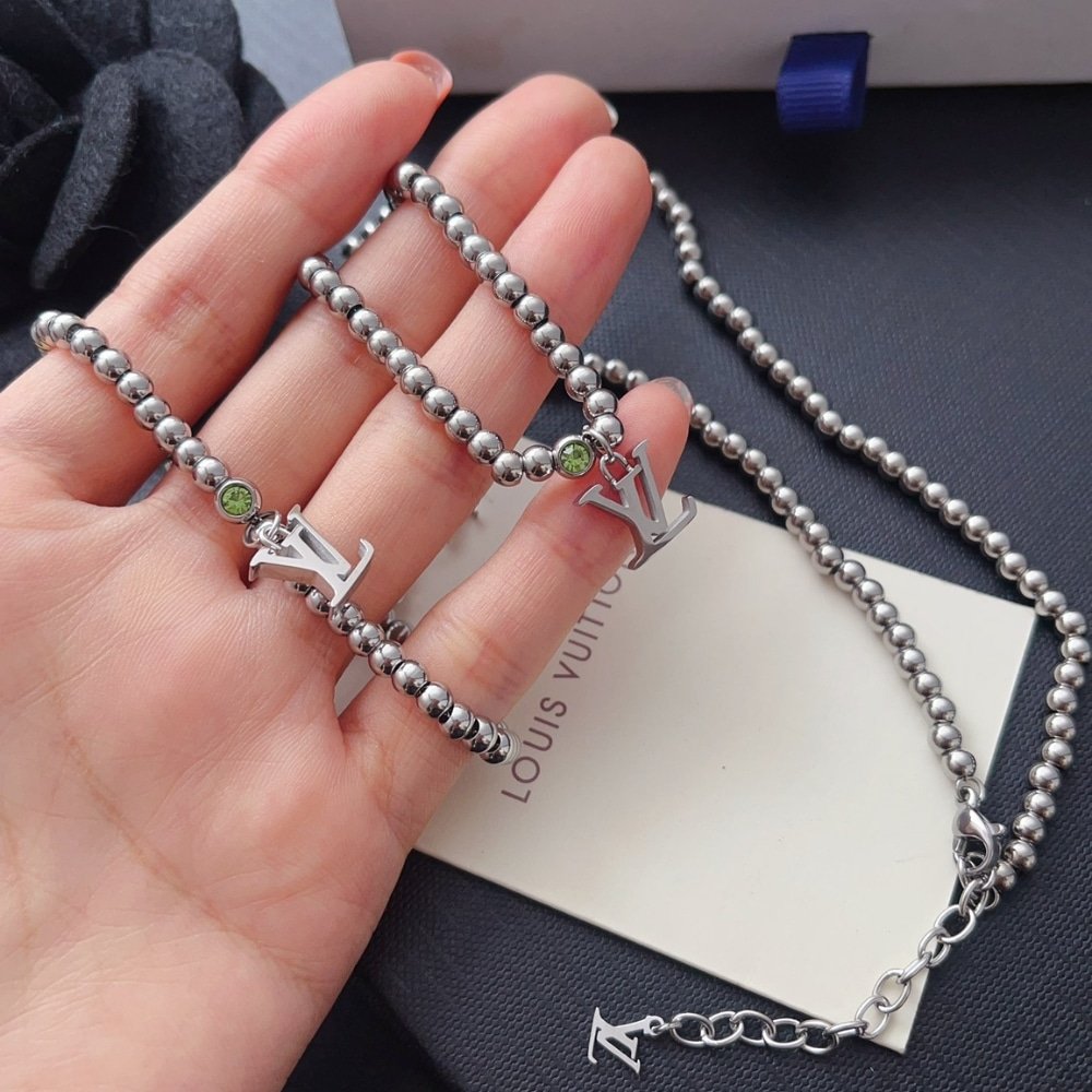 L0vis Vvtt0n Nano Beads Necklace In Silver Tone