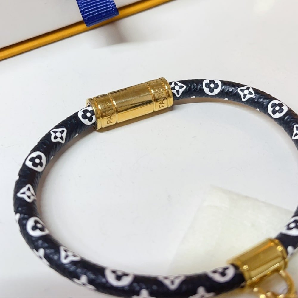 L0vis Vvtt0n Animogram Bracelet Monogram Black M8664F