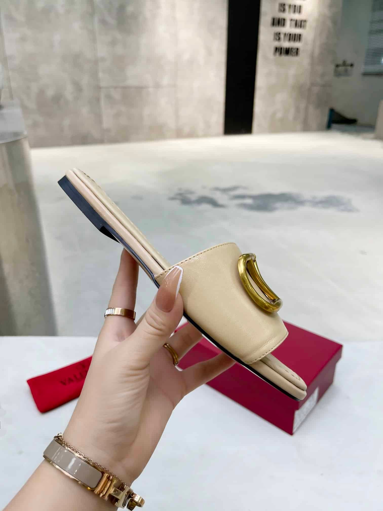 Va1e*ntin0 Garavani Vlogo Signature Slide Sandal Beige