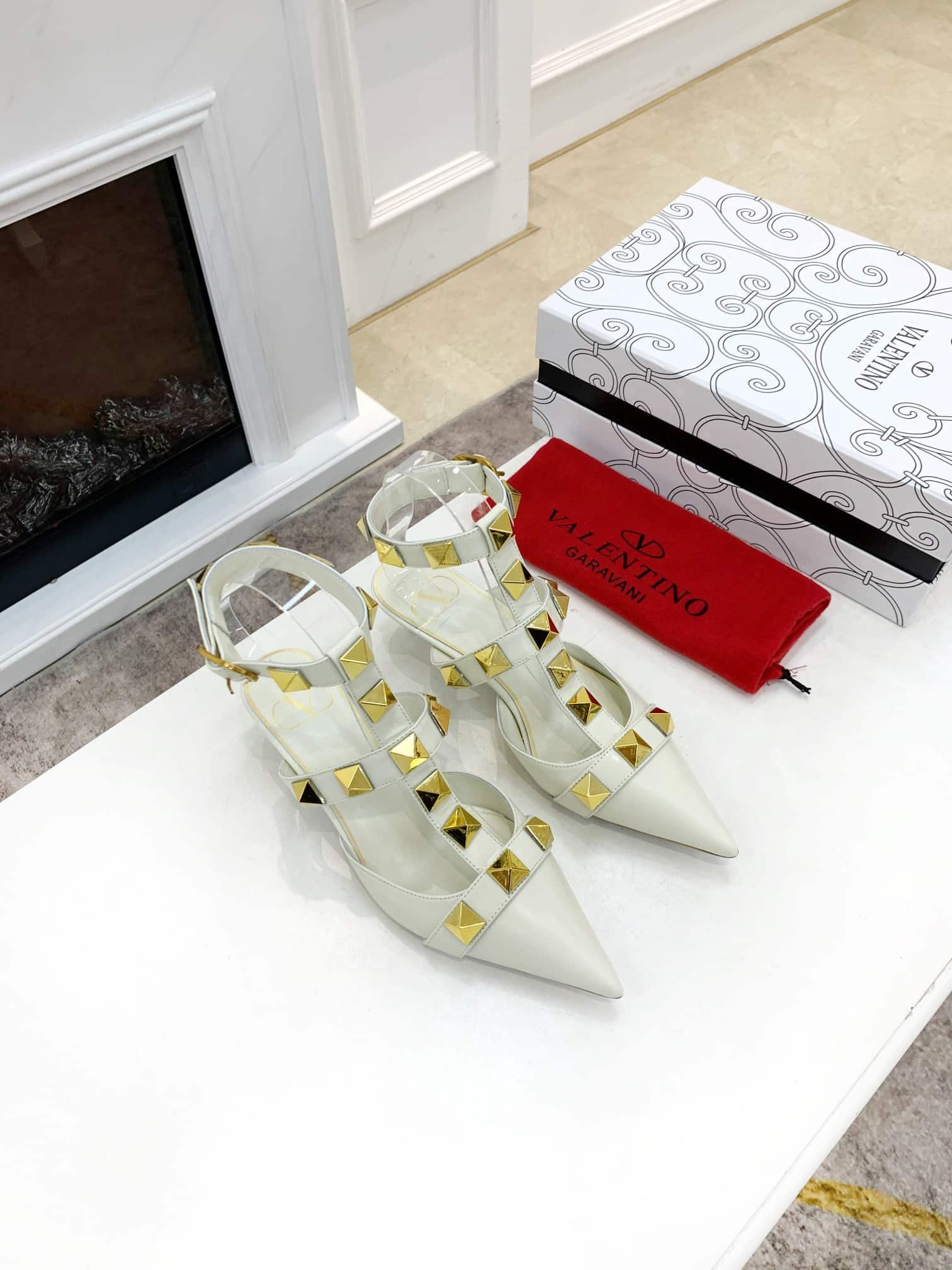 Va1e*ntin0 Garavani Roman Stud Kitten Heel Pumps White