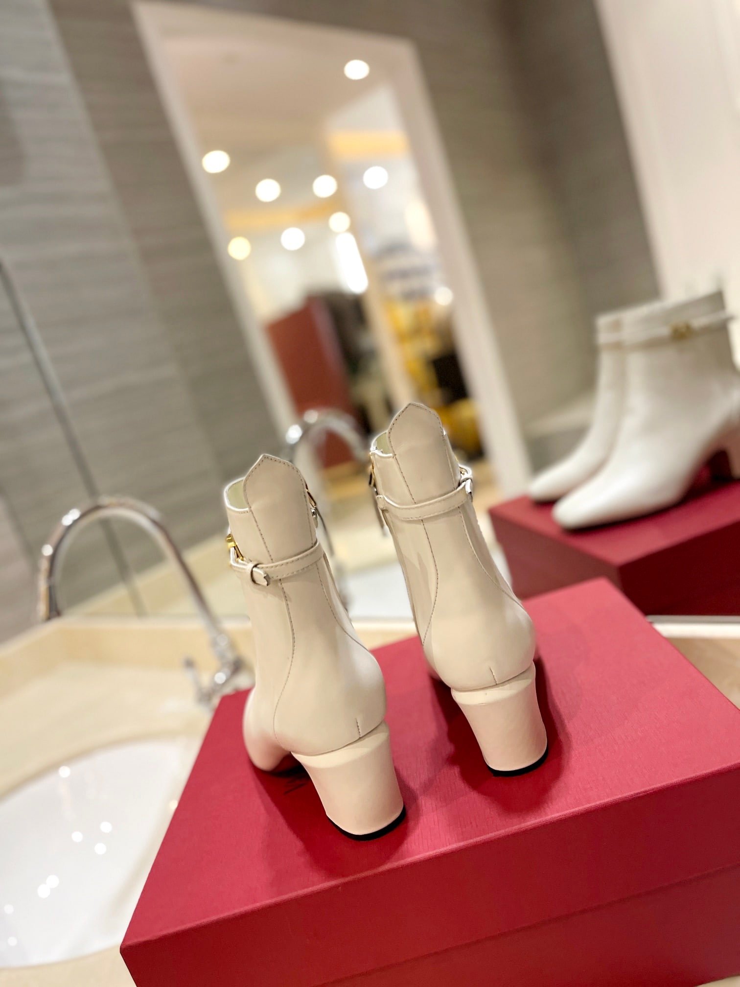 Va1e*ntin0 Garavani Tan Go Ankle Boot In Calfskin Leather White