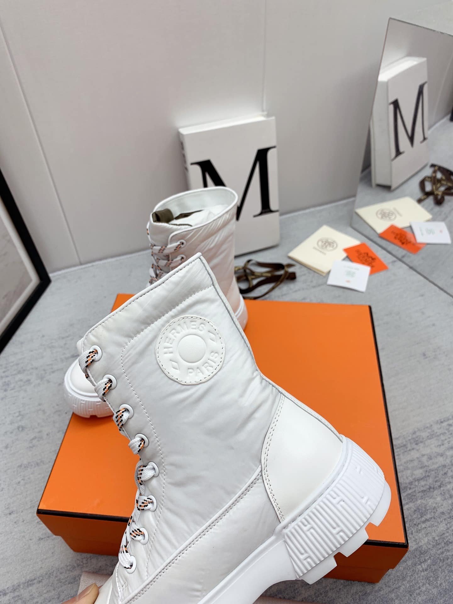 H**me5 Fresh Ankle Boots White