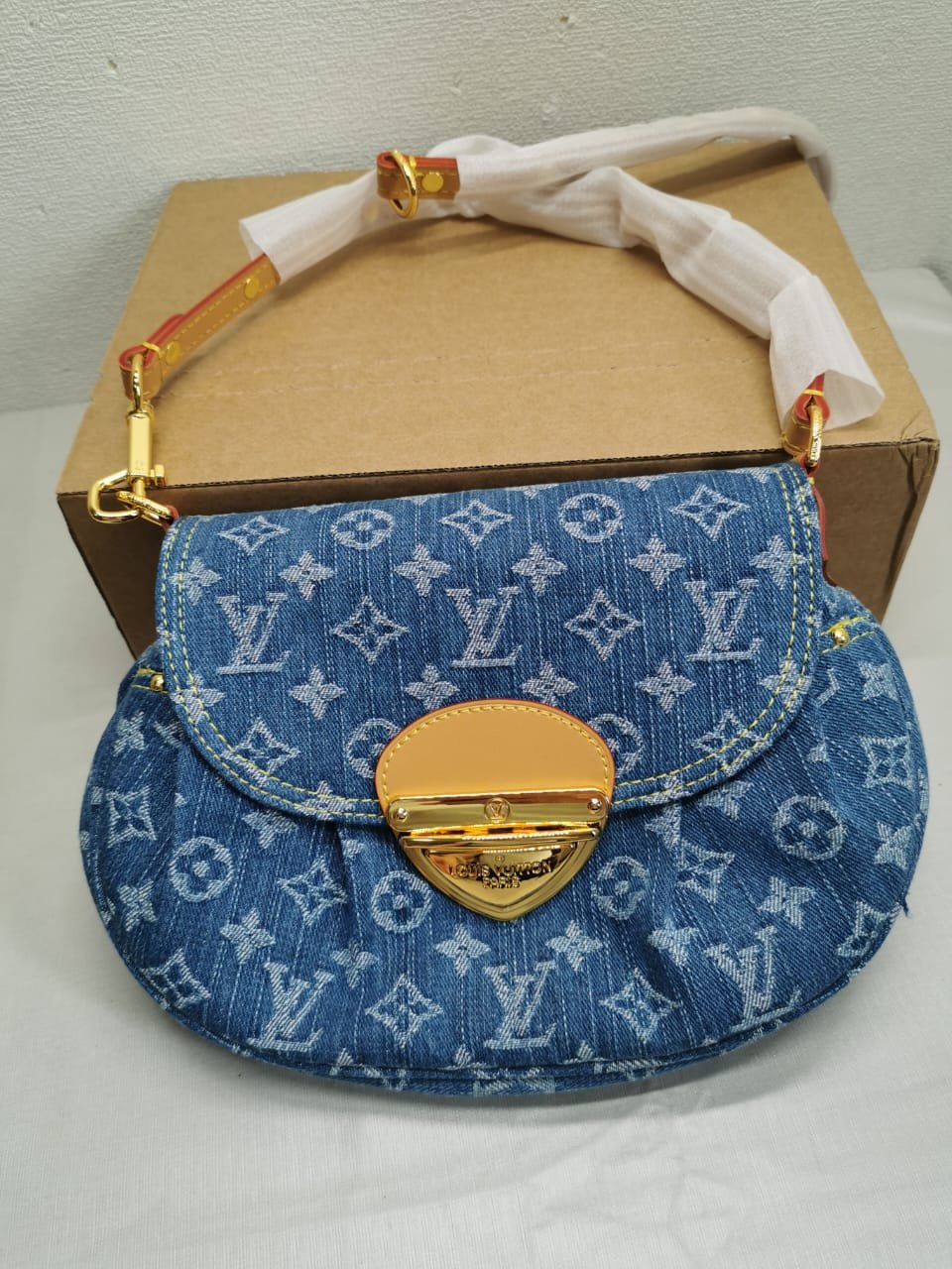 L0vis Vvtt0n Sunset Monogram Denim Blue 26Cm M46829